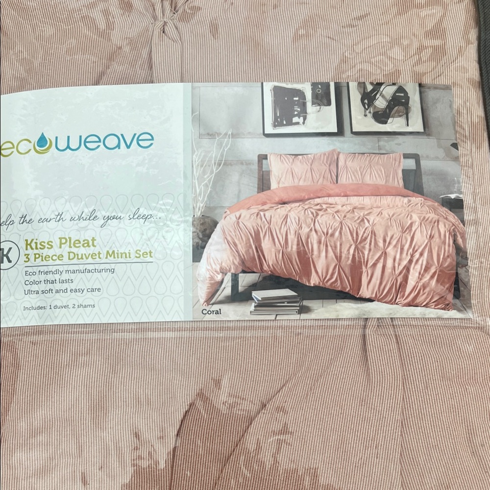 Kiss Pleat Coral Duvet Cover Set